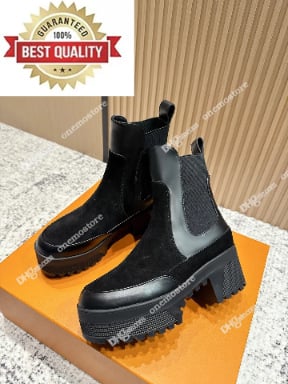 Vyriniai Martin batai su apvaliu nosimi, priekyje raišteliai, stora padas, vidutinio aukščio kulnas 6–8 cm, viršus iš karvės odos.