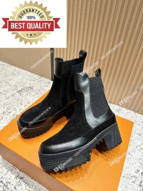 Vyriniai Martin batai su apvaliu nosimi, priekyje raišteliai, stora padas, vidutinio aukščio kulnas 6–8 cm, viršus iš karvės odos.