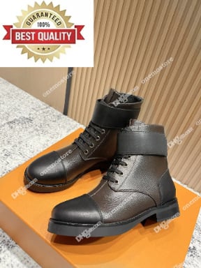 Vyriniai Martin batai su apvaliu nosimi, priekyje raišteliai, stora padas, vidutinio aukščio kulnas 6–8 cm, viršus iš karvės odos.