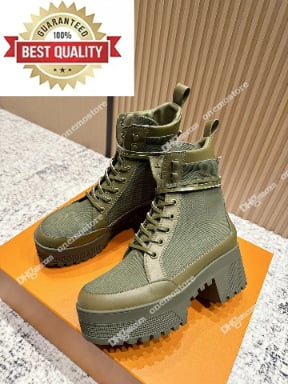 Vyriniai Martin batai su apvaliu nosimi, priekyje raišteliai, stora padas, vidutinio aukščio kulnas 6–8 cm, viršus iš karvės odos.