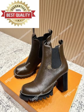 Vyriniai Martin batai su apvaliu nosimi, priekyje raišteliai, stora padas, vidutinio aukščio kulnas 6–8 cm, viršus iš karvės odos.