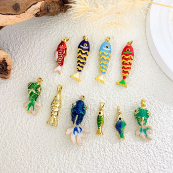 Varinis pakabukas su tikru auksiniu paviršiumi, koi žuvies motyvas, mados stilius