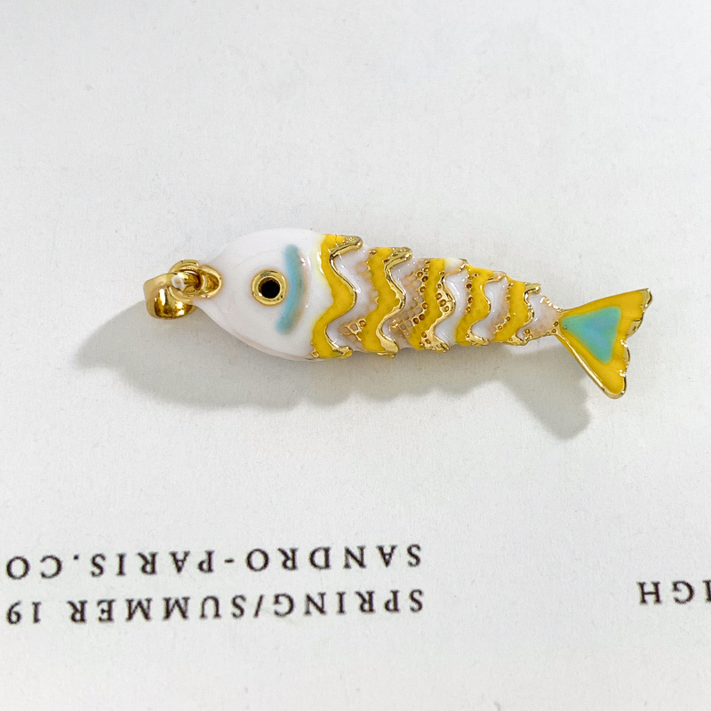 Varinis pakabukas su tikru auksiniu paviršiumi, koi žuvies motyvas, mados stilius