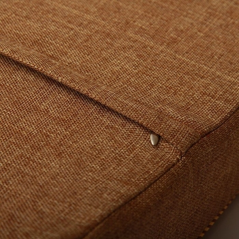 Medvilninis pagalvių užvalkalas, paprasto audimo (plokščio pynimo) audinys, reaktyvus dažymas, šiuolaikiškas minimalistinis stilius.