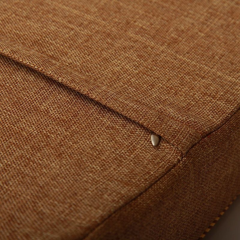 Medvilninis pagalvių užvalkalas, paprasto audimo (plokščio pynimo) audinys, reaktyvus dažymas, šiuolaikiškas minimalistinis stilius.