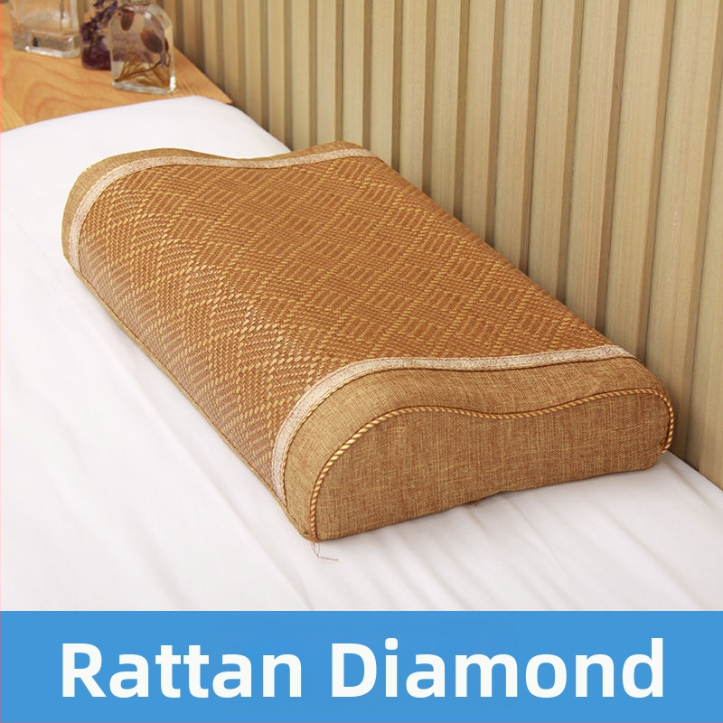 Medvilninis pagalvių užvalkalas, paprasto audimo (plokščio pynimo) audinys, reaktyvus dažymas, šiuolaikiškas minimalistinis stilius.