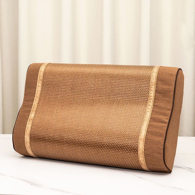 Medvilninis pagalvių užvalkalas, paprasto audimo (plokščio pynimo) audinys, reaktyvus dažymas, šiuolaikiškas minimalistinis stilius.