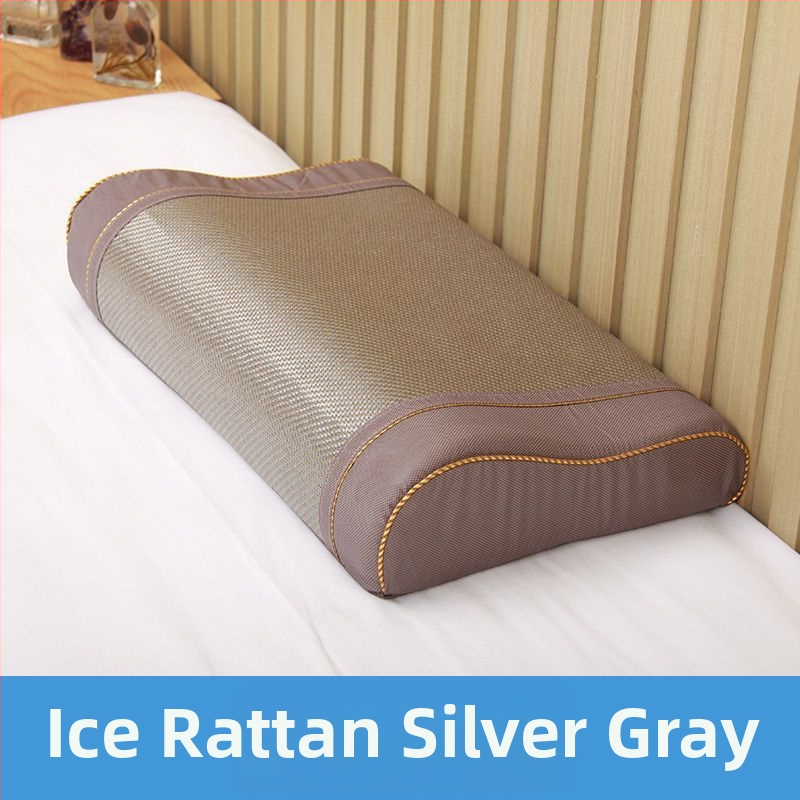 Medvilninis pagalvių užvalkalas, paprasto audimo (plokščio pynimo) audinys, reaktyvus dažymas, šiuolaikiškas minimalistinis stilius.