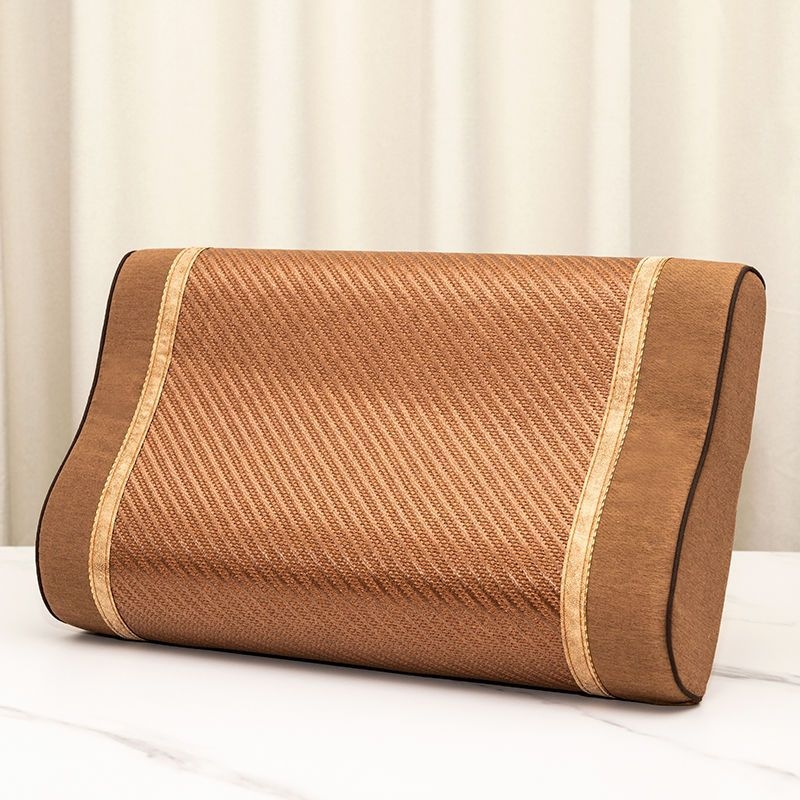 Medvilninis pagalvių užvalkalas, paprasto audimo (plokščio pynimo) audinys, reaktyvus dažymas, šiuolaikiškas minimalistinis stilius.