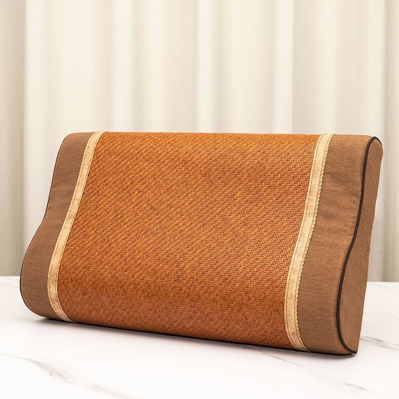 Medvilninis pagalvių užvalkalas, paprasto audimo (plokščio pynimo) audinys, reaktyvus dažymas, šiuolaikiškas minimalistinis stilius.