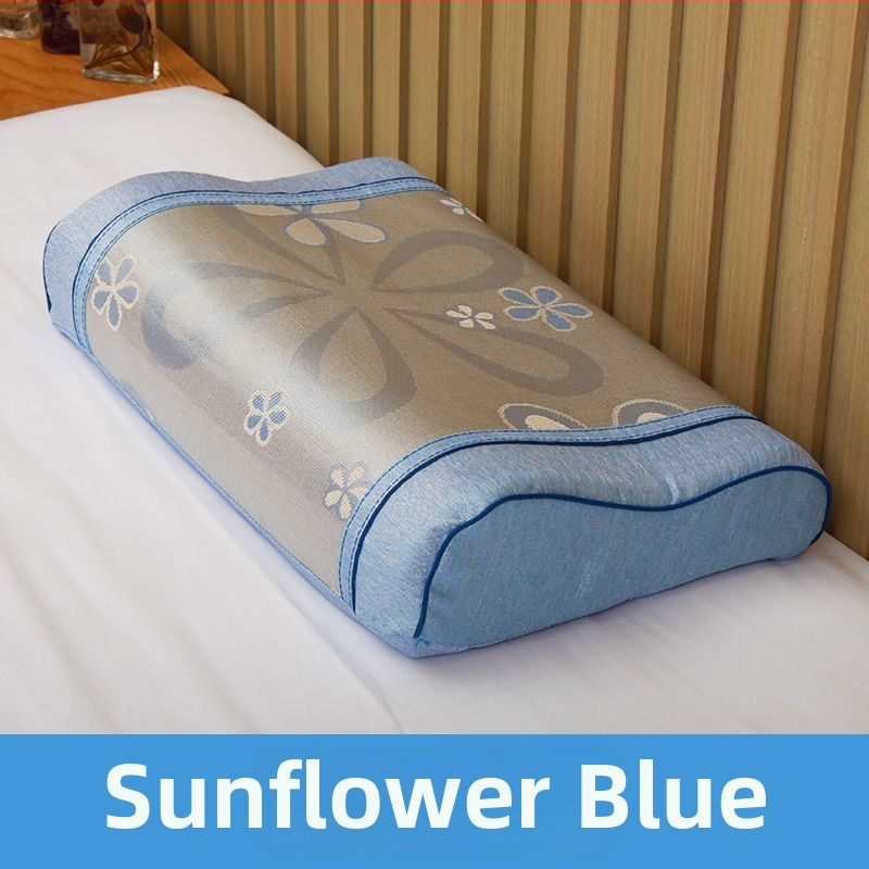 Medvilninis pagalvių užvalkalas, paprasto audimo (plokščio pynimo) audinys, reaktyvus dažymas, šiuolaikiškas minimalistinis stilius.