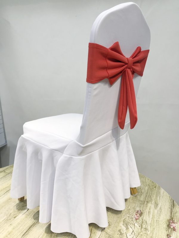 Banketinė elastinga kėdės danga su gėlių dekoru nugaroje, be kaspinėlio, stačiakampio formos, elastinis audinys