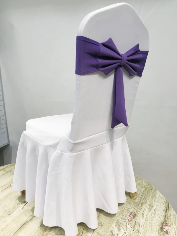 Banketinė elastinga kėdės danga su gėlių dekoru nugaroje, be kaspinėlio, stačiakampio formos, elastinis audinys