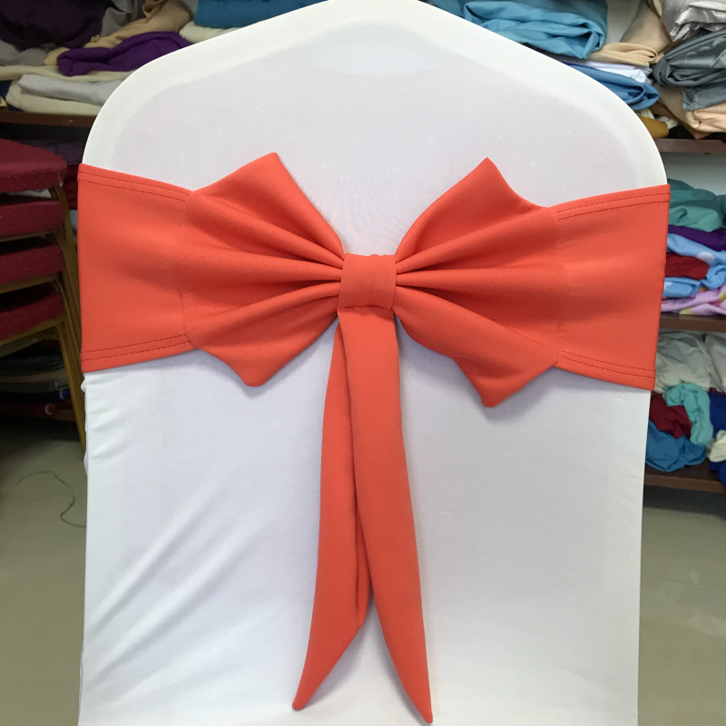 Banketinė elastinga kėdės danga su gėlių dekoru nugaroje, be kaspinėlio, stačiakampio formos, elastinis audinys