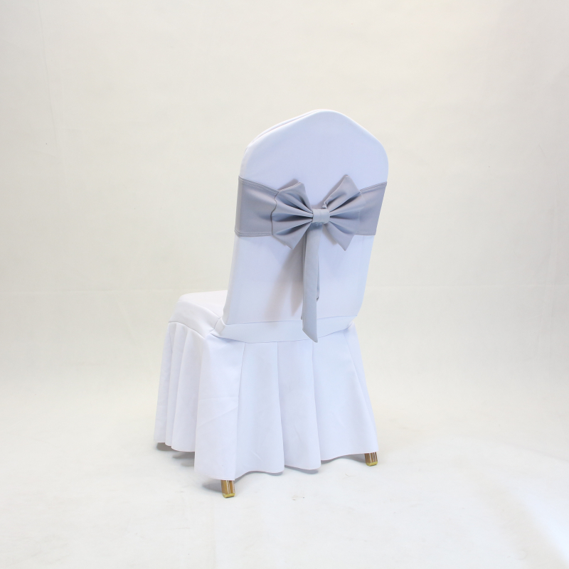 Banketinė elastinga kėdės danga su gėlių dekoru nugaroje, be kaspinėlio, stačiakampio formos, elastinis audinys