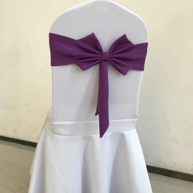 Banketinė elastinga kėdės danga su gėlių dekoru nugaroje, be kaspinėlio, stačiakampio formos, elastinis audinys