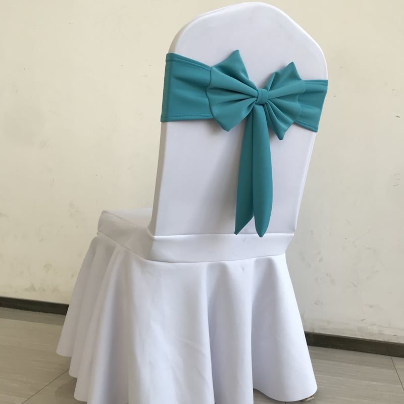 Banketinė elastinga kėdės danga su gėlių dekoru nugaroje, be kaspinėlio, stačiakampio formos, elastinis audinys