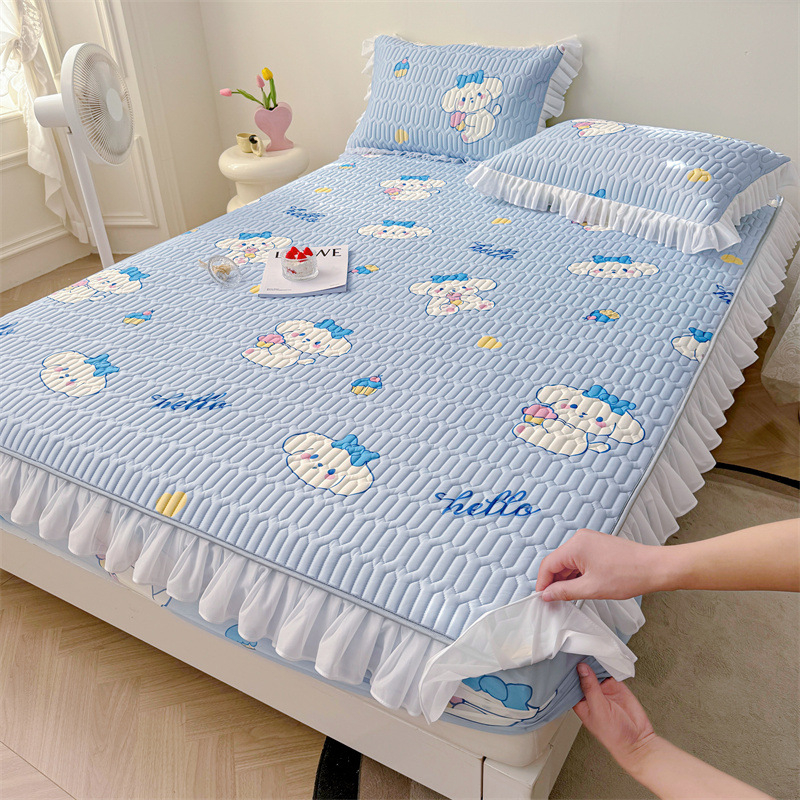 Natūralus latekso šaltas lovos komplektas su nėrinių stiliumi, trijų dalių, neslidus čiužinio apsauga, latekso turinys >90%, pritaikytas spaudas