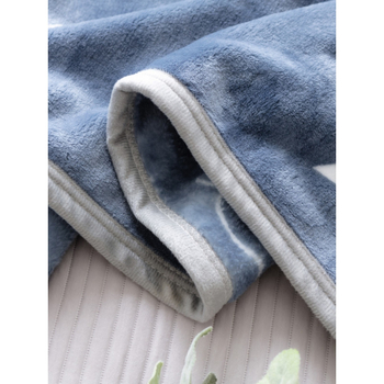 Väike pleed (veluur tekstuur; geomeetriline muster; lihtne ja kaasaegne stiil; sobib kontorisse lühiajaks un tudengite korteritesse)