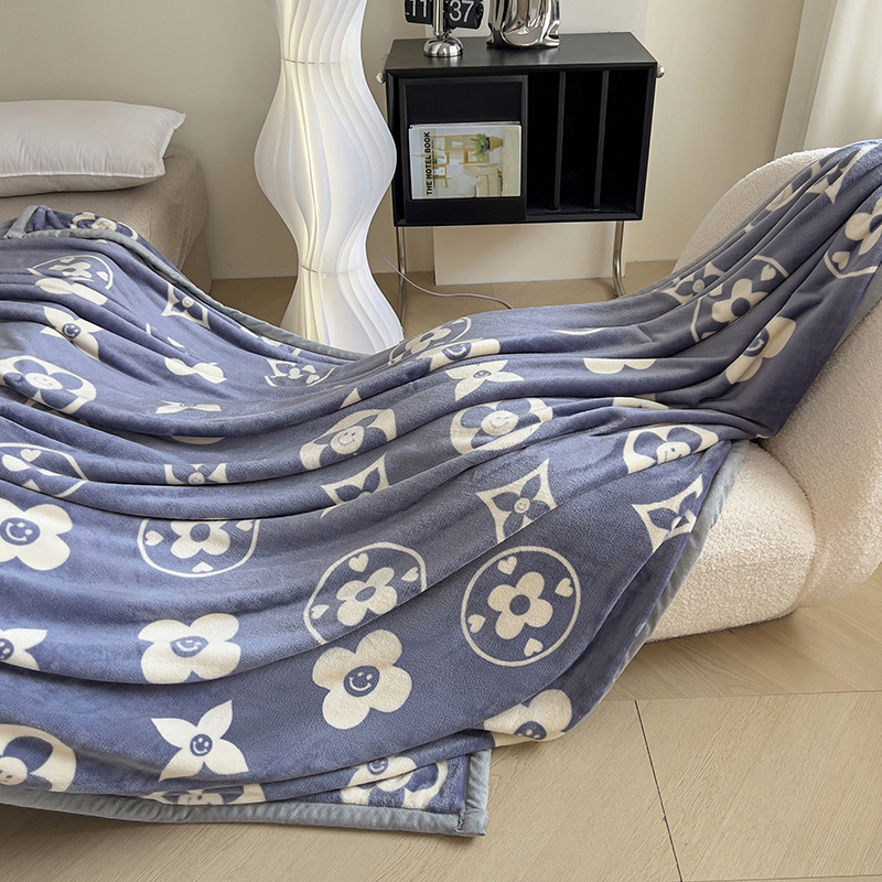 Väike pleed (veluur tekstuur; geomeetriline muster; lihtne ja kaasaegne stiil; sobib kontorisse lühiajaks un tudengite korteritesse)