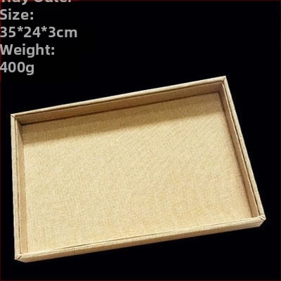 Metāla rotaslietu izstādes trauks ar 12 nodalījumiem – gredieniem, kaklarotām, rokassprādzēm un kuloniem; mākslinieciskais stils, izcelsme: Jilin, 2025. gada pavasaris