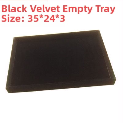 Metāla rotaslietu izstādes trauks ar 12 nodalījumiem – gredieniem, kaklarotām, rokassprādzēm un kuloniem; mākslinieciskais stils, izcelsme: Jilin, 2025. gada pavasaris