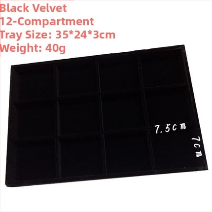 Metāla rotaslietu izstādes trauks ar 12 nodalījumiem – gredieniem, kaklarotām, rokassprādzēm un kuloniem; mākslinieciskais stils, izcelsme: Jilin, 2025. gada pavasaris