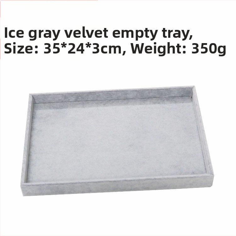 Metāla rotaslietu izstādes trauks ar 12 nodalījumiem – gredieniem, kaklarotām, rokassprādzēm un kuloniem; mākslinieciskais stils, izcelsme: Jilin, 2025. gada pavasaris