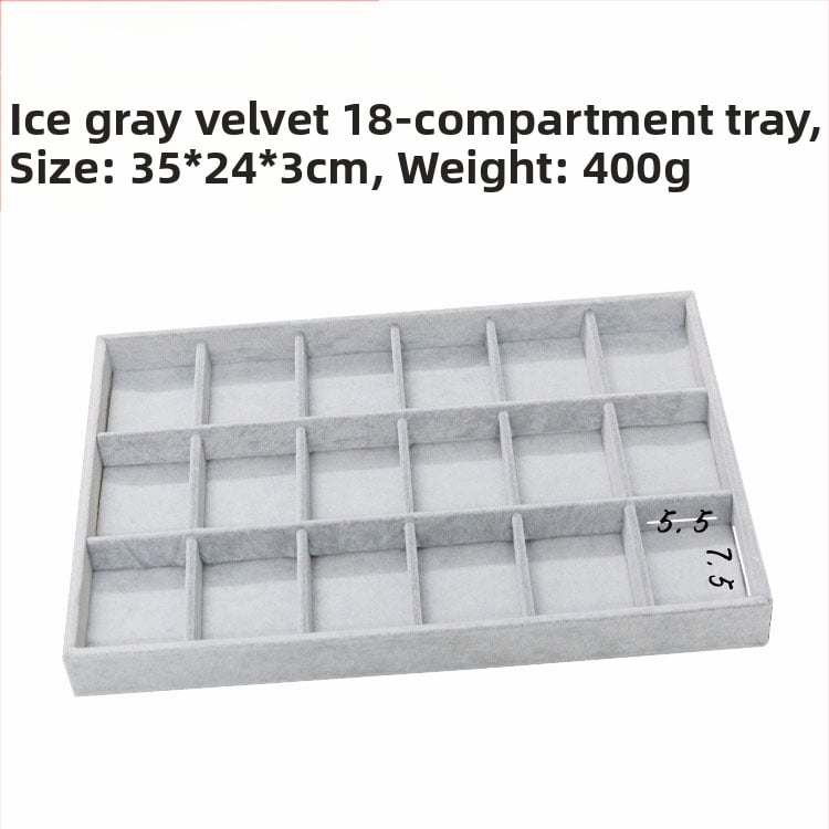 Metāla rotaslietu izstādes trauks ar 12 nodalījumiem – gredieniem, kaklarotām, rokassprādzēm un kuloniem; mākslinieciskais stils, izcelsme: Jilin, 2025. gada pavasaris