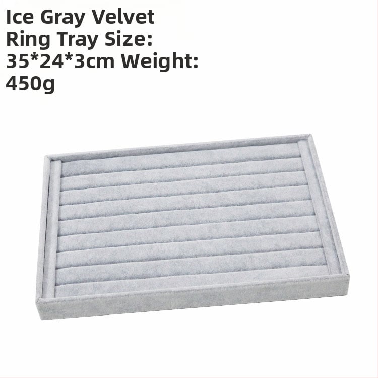 Metāla rotaslietu izstādes trauks ar 12 nodalījumiem – gredieniem, kaklarotām, rokassprādzēm un kuloniem; mākslinieciskais stils, izcelsme: Jilin, 2025. gada pavasaris