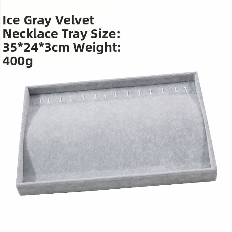 Metāla rotaslietu izstādes trauks ar 12 nodalījumiem – gredieniem, kaklarotām, rokassprādzēm un kuloniem; mākslinieciskais stils, izcelsme: Jilin, 2025. gada pavasaris