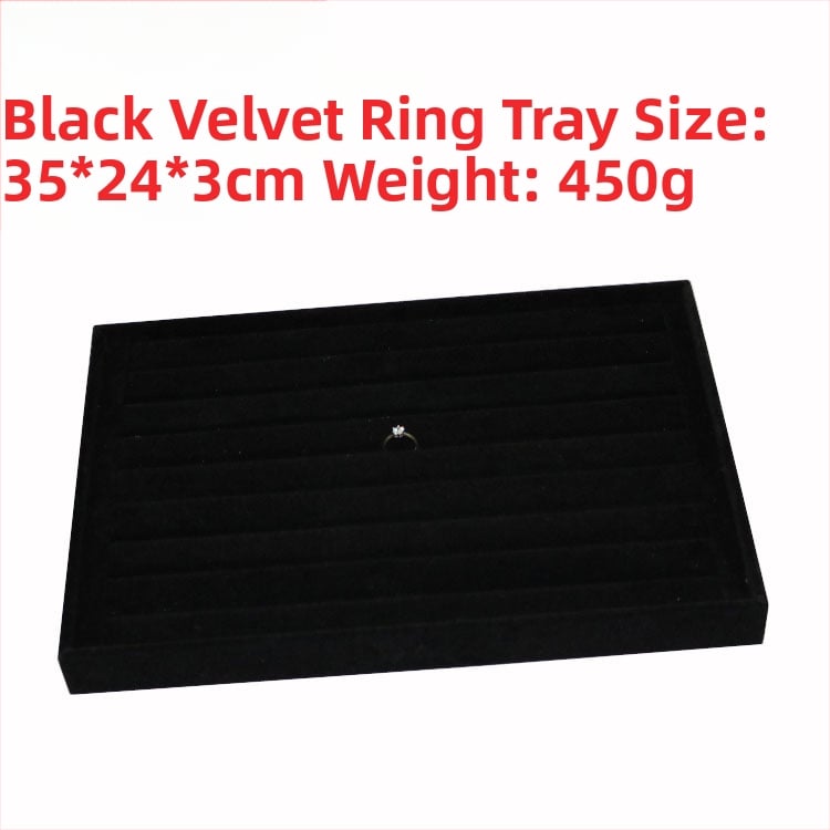 Metāla rotaslietu izstādes trauks ar 12 nodalījumiem – gredieniem, kaklarotām, rokassprādzēm un kuloniem; mākslinieciskais stils, izcelsme: Jilin, 2025. gada pavasaris