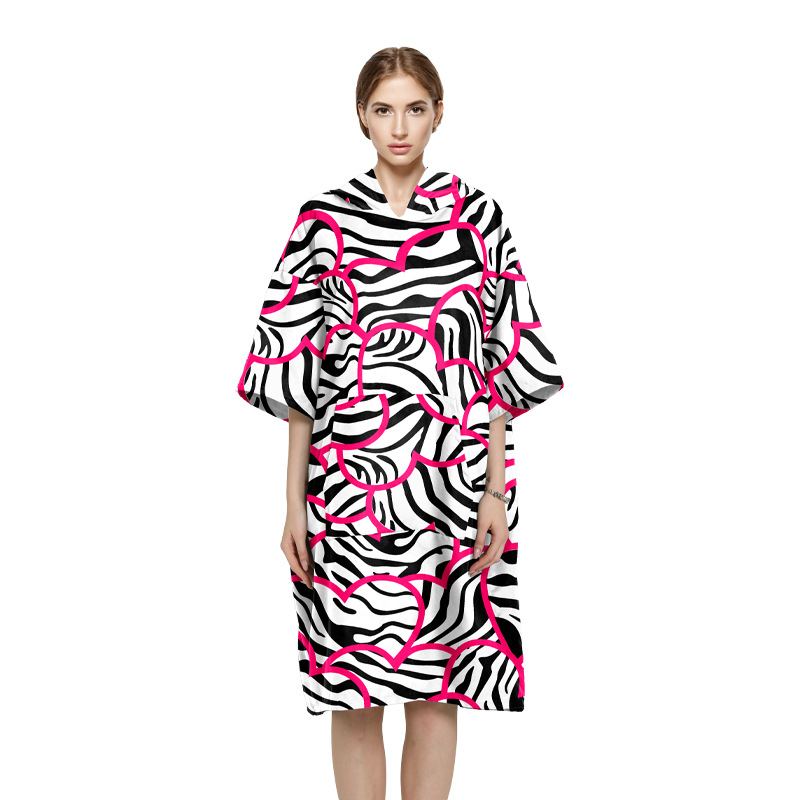 Dėvimas rankšluosčio chalatas su gobtuvu, sugeriantis, dvipusis velūras, svoris 200–300 g, siūlai 150D — Chiti