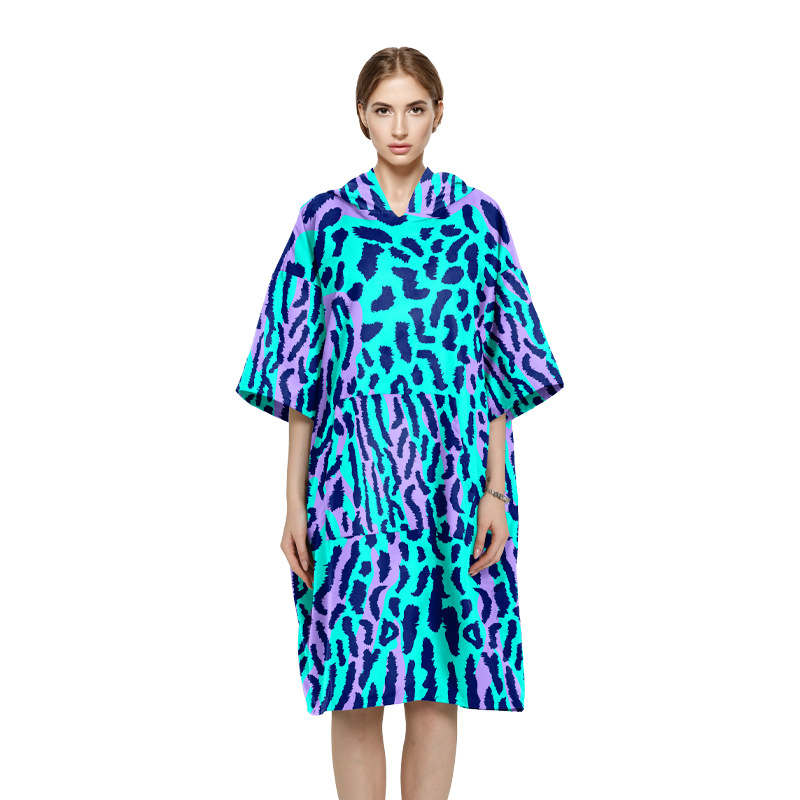 Dėvimas rankšluosčio chalatas su gobtuvu, sugeriantis, dvipusis velūras, svoris 200–300 g, siūlai 150D — Chiti