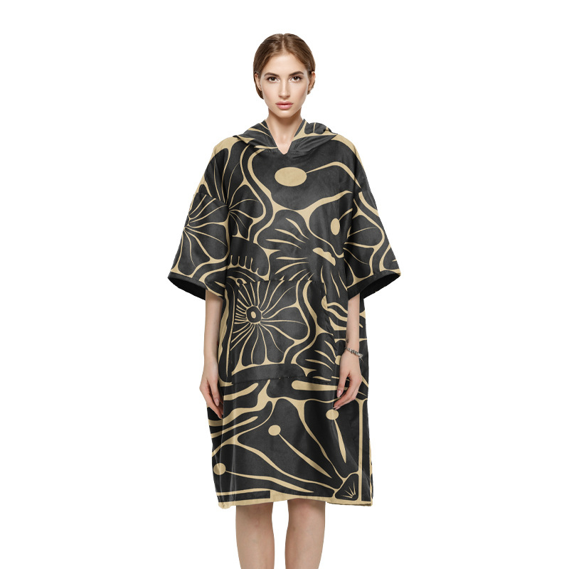 Dėvimas rankšluosčio chalatas su gobtuvu, sugeriantis, dvipusis velūras, svoris 200–300 g, siūlai 150D — Chiti