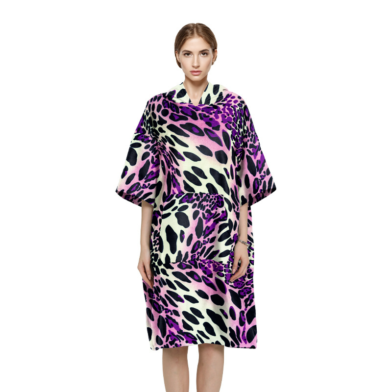 Dėvimas rankšluosčio chalatas su gobtuvu, sugeriantis, dvipusis velūras, svoris 200–300 g, siūlai 150D — Chiti