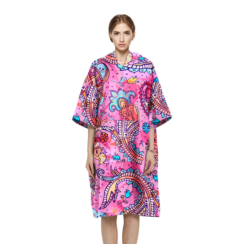 Dėvimas rankšluosčio chalatas su gobtuvu, sugeriantis, dvipusis velūras, svoris 200–300 g, siūlai 150D — Chiti