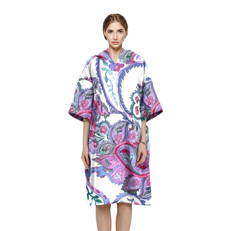 Dėvimas rankšluosčio chalatas su gobtuvu, sugeriantis, dvipusis velūras, svoris 200–300 g, siūlai 150D — Chiti