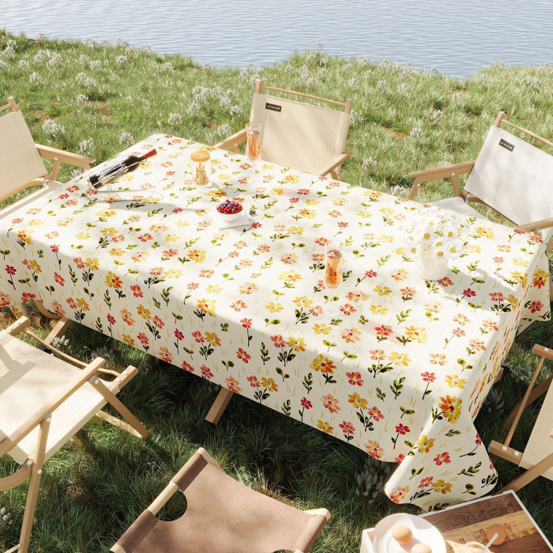 PVC staltiesė kempingui, atspari vandeniui ir aliejui, apsauga nuo nudegimų ir šilumos izoliacija, stačiakampio formos su gėlių raštu, šiuolaikiškas stilius