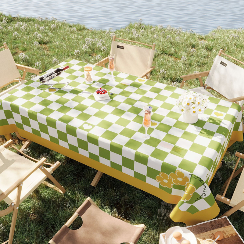 PVC staltiesė kempingui, atspari vandeniui ir aliejui, apsauga nuo nudegimų ir šilumos izoliacija, stačiakampio formos su gėlių raštu, šiuolaikiškas stilius