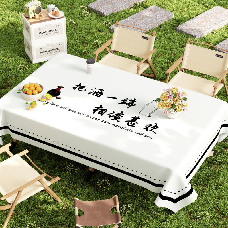 PVC staltiesė kempingui, atspari vandeniui ir aliejui, apsauga nuo nudegimų ir šilumos izoliacija, stačiakampio formos su gėlių raštu, šiuolaikiškas stilius