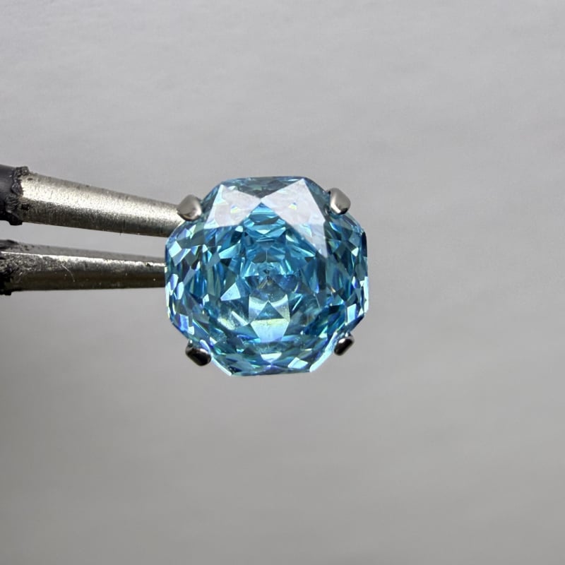 Σκουλαρίκια-καρφιά από κράμα τιτάνιου με ζιρκόν κρύσταλλο και επεξεργασία ζιρκόνια, unisex minimalist