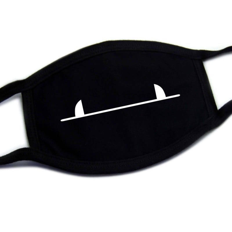 Kaukė su karikatūrine kaukole Šiba Inu išraiška, spauda, medvilnė, karikatūrinis raštas, pakabinamų ausų dizainas, dulkių apsauga