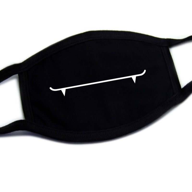 Kaukė su karikatūrine kaukole Šiba Inu išraiška, spauda, medvilnė, karikatūrinis raštas, pakabinamų ausų dizainas, dulkių apsauga