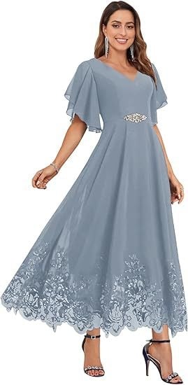 Шифонова вечерна рокля за шаферки с дълбоко V-образно деколте, дантела, къси ръкави, дълга пола, полиестер