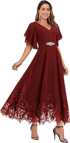 Шифонова вечерна рокля за шаферки с дълбоко V-образно деколте, дантела, къси ръкави, дълга пола, полиестер