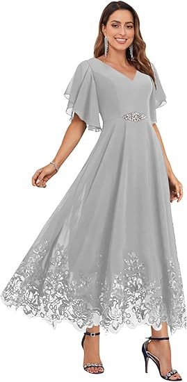 Шифонова вечерна рокля за шаферки с дълбоко V-образно деколте, дантела, къси ръкави, дълга пола, полиестер