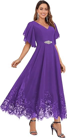 Шифонова вечерна рокля за шаферки с дълбоко V-образно деколте, дантела, къси ръкави, дълга пола, полиестер