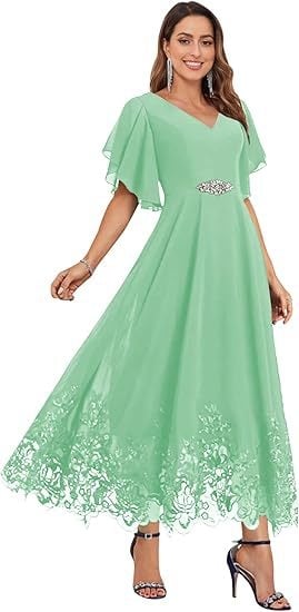 Шифонова вечерна рокля за шаферки с дълбоко V-образно деколте, дантела, къси ръкави, дълга пола, полиестер