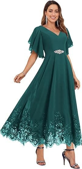 Шифонова вечерна рокля за шаферки с дълбоко V-образно деколте, дантела, къси ръкави, дълга пола, полиестер